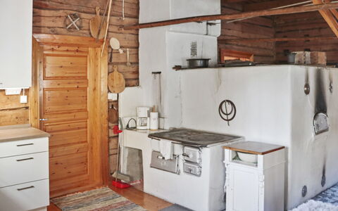 Laattajan Hirsipirtti: Hout, Keuken, Toestel Van De Keuken, Major Appliance, Kamer, Cabinetry, Countertop, Fornuis, Plafond, Fornuis