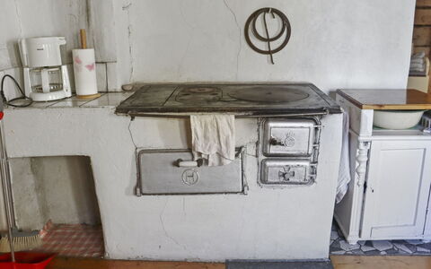 Laattajan Hirsipirtti: Toestel Van De Keuken, Major Appliance, Keuken, Fornuis, Fornuis, Huishoudapparatuur, Cabinetry, Kamer, Gasfornuis, Countertop