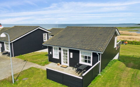 Ewelina - 150M from the Sea: Dak, Huis, Huis, Verblijf, Siding, Landgoed, Oprit, Garden Gebouwen, Werf, Schuur