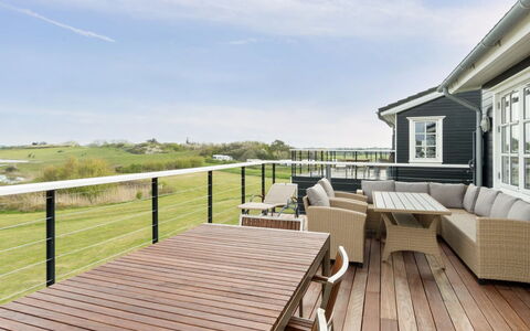 Ewelina - 150M from the Sea: Dak, Huis, Huis, Verblijf, Siding, Landgoed, Oprit, Garden Gebouwen, Werf, Schuur