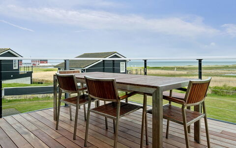 Ewelina - 150M from the Sea: Dak, Huis, Huis, Verblijf, Siding, Landgoed, Oprit, Garden Gebouwen, Werf, Schuur