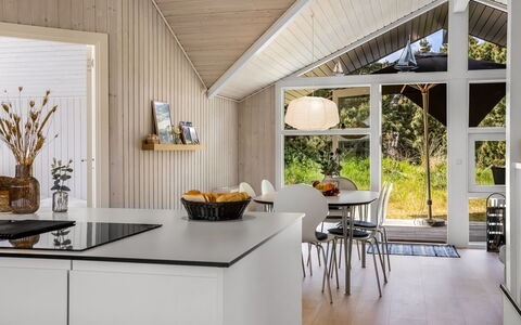 Ubbe - 800M from the Sea: Hout, Interieur Ontwerp, Flooring, Plafond, Meubilair, Keuken, Lichte Inrichting, Countertop, Verdieping, Keuken En Eettafel