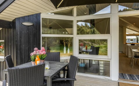 Ubbe - 800M from the Sea: Hout, Interieur Ontwerp, Huis, Meubilair, Plafond, Deur, Flooring, Verdieping, Veranda, Hardwood