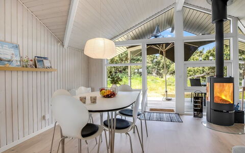 Ubbe - 800M from the Sea: Interieur Ontwerp, Flooring, Meubilair, Plafond, Hout, Verdieping, Lichte Inrichting, Woonkamer, Stoel, Keuken En Eettafel