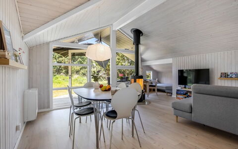 Ubbe - 800M from the Sea: Hout, Plafond, Interieur Ontwerp, Flooring, Verdieping, Meubilair, Houten Vloer, Huis, Keuken En Eettafel, Woonkamer