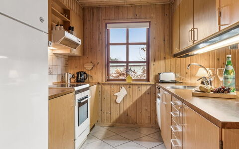 Niyazi - 770M from the Sea: Keuken, Hout, Cabinetry, Flooring, Countertop, Toestel Van De Keuken, Interieur Ontwerp, Verdieping, Huis, Plafond