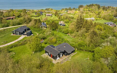 Analia - 300M to the Fjord: Meubilair, Interieur Ontwerp, Bankstel, Flooring, Verdieping, Woonkamer, Kamer, Tafel, Stoel, Appartement