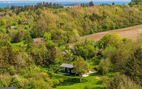 Analia - 300M to the Fjord: Meubilair, Interieur Ontwerp, Bankstel, Flooring, Verdieping, Woonkamer, Kamer, Tafel, Stoel, Appartement