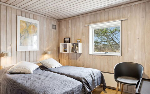 Eljene - 700M from the Sea: Bed, Slaapkamer, Interieur Ontwerp, Hout, Laken, Flooring, Plafond, Meubilair, Verdieping, Bedding