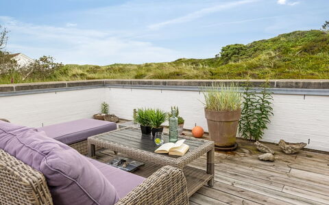 Eljene - 700M from the Sea: Meubilair, Hout, Verdieping, Flooring, Tafel, Houten Vloer, Hardwood, Dek, Stoel, Buitenmeubels