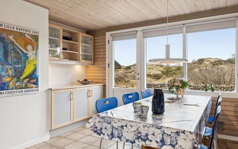 Selenia - 1Km from the Sea: Meubilair, Interieur Ontwerp, Flooring, Hout, Verdieping, Keuken, Plafond, Countertop, Verlichting, Kamer