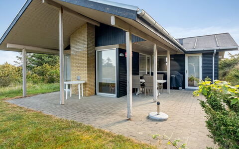 Selenia - 1Km from the Sea: Huis, Huis, Deur, Dak, Verblijf, Landgoed, Tuin, Schaduw, Siding, Werf
