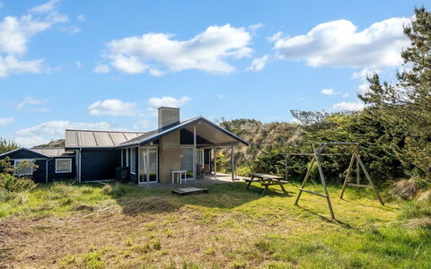Selenia - 1Km from the Sea: Huis, Huis, Deur, Dak, Verblijf, Landgoed, Tuin, Schaduw, Siding, Werf