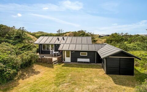 Selenia - 1Km from the Sea: Huis, Huis, Deur, Dak, Verblijf, Landgoed, Tuin, Schaduw, Siding, Werf