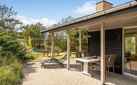 Selenia - 1Km from the Sea: Huis, Huis, Deur, Dak, Verblijf, Landgoed, Tuin, Schaduw, Siding, Werf
