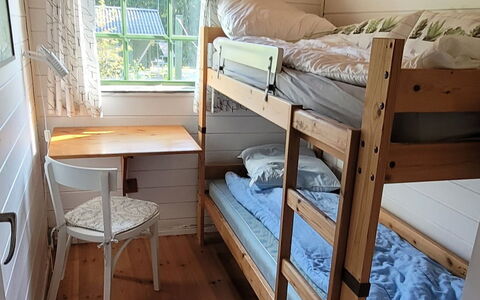 Bonde - 800M to the Fjord: Meubilair, Hout, Stapelbed, Flooring, Verdieping, Interieur Ontwerp, Slaapkamer, Kamer, Beits, Bed