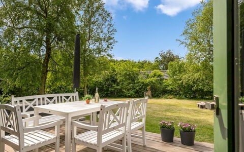 Bonde - 800M to the Fjord: Meubilair, Hout, Tafel, Stoel, Buitenmeubels, Keuken En Eettafel, Buitentafel, Tuin, Land Lot, Schaduw