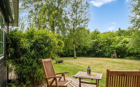 Bonde - 800M to the Fjord: Hout, Meubilair, Struik, Buitenmeubels, Land Lot, Tuin, Buitentafel, Schaduw, Beits, Hardwood