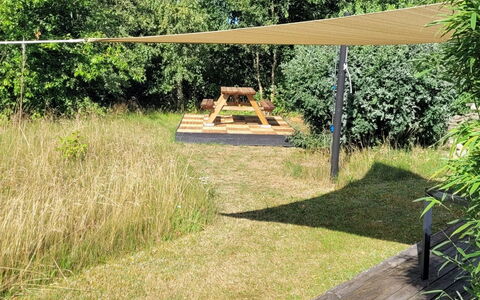 Bonde - 800M to the Fjord: Meubilair, Interieur Ontwerp, Hout, Plafond, Flooring, Verdieping, Houten Vloer, Keuken En Eettafel, Tafel, Lichte Inrichting