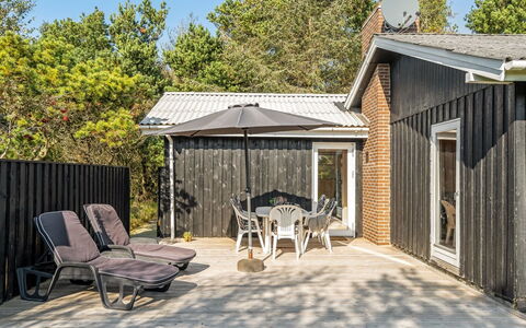 Swenki - 700M from the Sea: Dak, Huis, Huis, Verblijf, Deur, Siding, Dek, Veranda, Plank, Hardwood