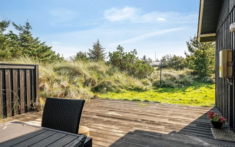 Swenki - 700M from the Sea: Dak, Huis, Huis, Verblijf, Deur, Siding, Dek, Veranda, Plank, Hardwood