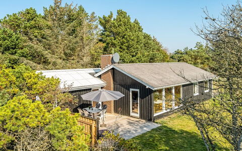 Swenki - 700M from the Sea: Dak, Huis, Huis, Verblijf, Deur, Siding, Dek, Veranda, Plank, Hardwood