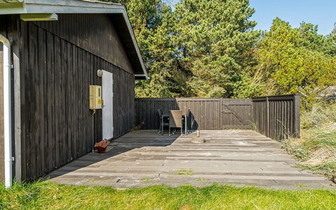 Swenki - 700M from the Sea: Dak, Huis, Huis, Verblijf, Deur, Siding, Dek, Veranda, Plank, Hardwood