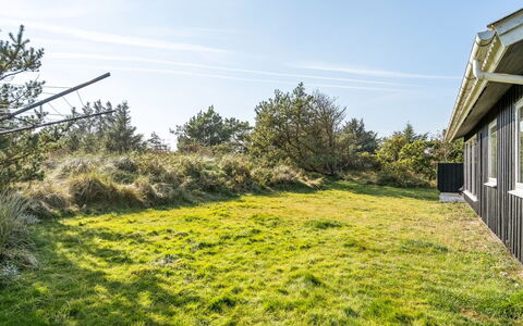 Swenki - 700M from the Sea: Dak, Huis, Huis, Verblijf, Deur, Siding, Dek, Veranda, Plank, Hardwood