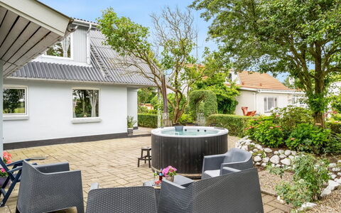 Elara - 300M from the Sea: Gras, Grasland, Landschap, Ecoregio, Plain, Plantengemeenschap, Land Lot, Buitenmeubels, Prairie, Shrubland