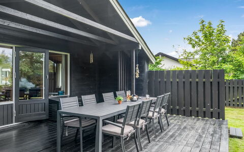 Jukka - 2Km from the Sea: Plafond, Flooring, Interieur Ontwerp, Verdieping, Samengesteld Materiaal, Meubilair, Toevlucht, Hotel, Ontwerp, Daylighting