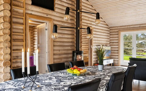 Luzy - 1Km from the Sea: Meubilair, Interieur Ontwerp, Flooring, Verdieping, Plafond, Kamer, Stoel, Tafel, Appartement, Keuken En Eettafel