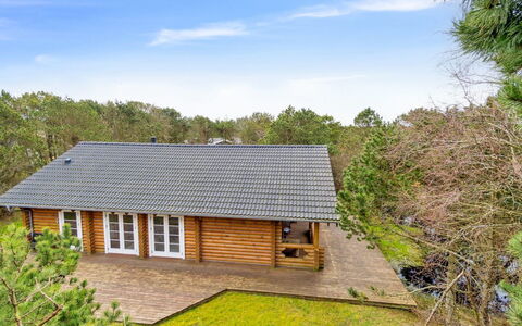 Luzy - 1Km from the Sea: Meubilair, Interieur Ontwerp, Flooring, Verdieping, Plafond, Kamer, Stoel, Tafel, Appartement, Keuken En Eettafel