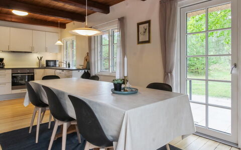 Hila: Meubilair, Hout, Flooring, Interieur Ontwerp, Keuken En Eettafel, Eetkamer, Verdieping, Huis, Houten Vloer, Tafel