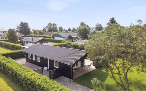 Volmer - 700M from the Sea: Plafond, Flooring, Interieur Ontwerp, Verdieping, Samengesteld Materiaal, Meubilair, Toevlucht, Hotel, Ontwerp, Daylighting