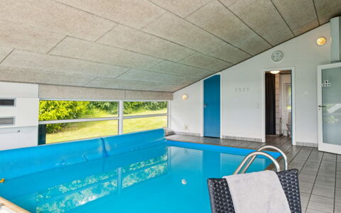 Katharine - 175M from the Sea: Hout, Huis, Veranda, Dek, Hardwood, Dak, Beits, Houten Vloer, Eco Hotel