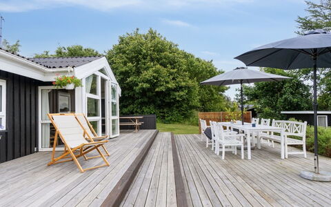 Katharine - 175M from the Sea: Hout, Huis, Veranda, Dek, Hardwood, Dak, Beits, Houten Vloer, Eco Hotel