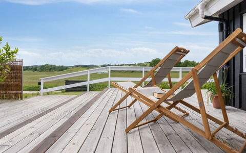 Katharine - 175M from the Sea: Hout, Huis, Veranda, Dek, Hardwood, Dak, Beits, Houten Vloer, Eco Hotel