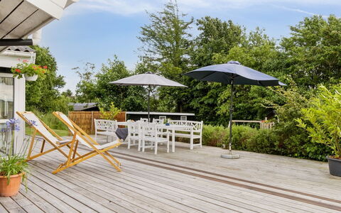 Katharine - 175M from the Sea: Hout, Huis, Veranda, Dek, Hardwood, Dak, Beits, Houten Vloer, Eco Hotel