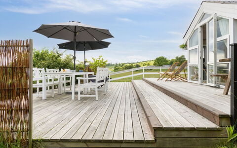 Katharine - 175M from the Sea: Hout, Huis, Veranda, Dek, Hardwood, Dak, Beits, Houten Vloer, Eco Hotel
