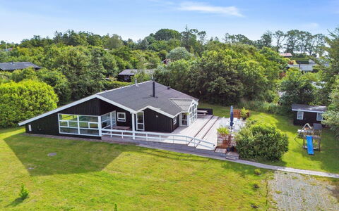 Katharine - 175M from the Sea: Hout, Huis, Veranda, Dek, Hardwood, Dak, Beits, Houten Vloer, Eco Hotel