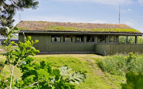 Hunlef - 1.7Km from the Sea: Meubilair, Interieur Ontwerp, Stoel, Flooring, Tafel, Toevlucht, Verdieping, Plafond, Kamer, Eco Hotel