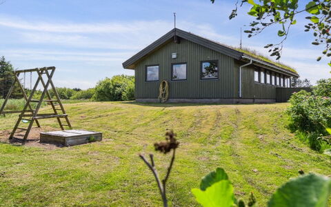 Hunlef - 1.7Km from the Sea: Meubilair, Interieur Ontwerp, Stoel, Flooring, Tafel, Toevlucht, Verdieping, Plafond, Kamer, Eco Hotel