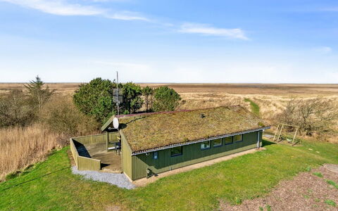 Hunlef - 1.7Km from the Sea: Meubilair, Interieur Ontwerp, Stoel, Flooring, Tafel, Toevlucht, Verdieping, Plafond, Kamer, Eco Hotel