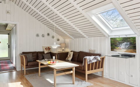 Lennart - 4Km from the Sea: Blauw, Struik, Verblijf, Groundcover, Tuin, Landgoed, Schaduw, Landscaping, Boerderij, Eco Hotel