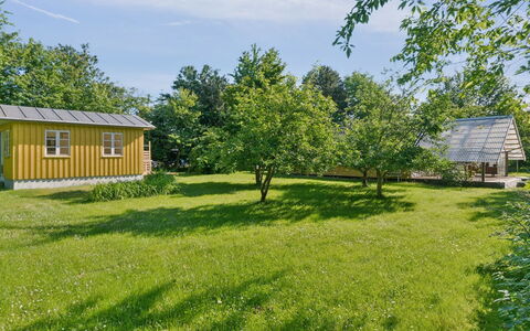 Lennart - 4Km from the Sea: Blauw, Struik, Verblijf, Groundcover, Tuin, Landgoed, Schaduw, Landscaping, Boerderij, Eco Hotel