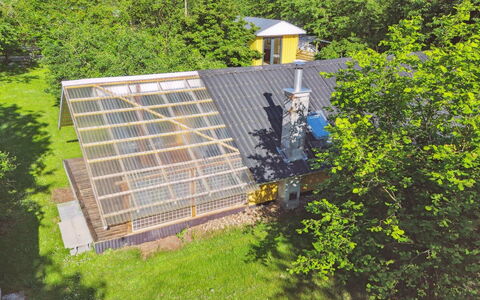 Lennart - 4Km from the Sea: Blauw, Struik, Verblijf, Groundcover, Tuin, Landgoed, Schaduw, Landscaping, Boerderij, Eco Hotel