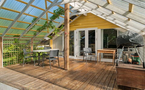 Lennart - 4Km from the Sea: Blauw, Struik, Verblijf, Groundcover, Tuin, Landgoed, Schaduw, Landscaping, Boerderij, Eco Hotel