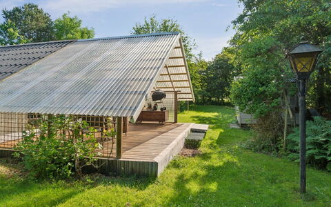 Lennart - 4Km from the Sea: Blauw, Struik, Verblijf, Groundcover, Tuin, Landgoed, Schaduw, Landscaping, Boerderij, Eco Hotel