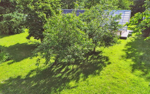 Lennart - 4Km from the Sea: Blauw, Struik, Verblijf, Groundcover, Tuin, Landgoed, Schaduw, Landscaping, Boerderij, Eco Hotel