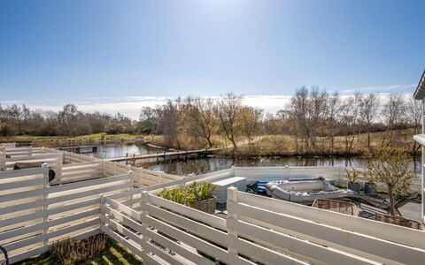 Monja - 50M from the Sea: Huis, Huis, Deur, Dak, Verblijf, Landgoed, Tuin, Schaduw, Siding, Werf